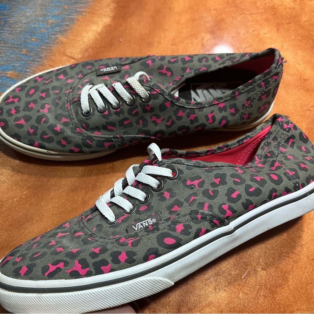 VANS Authentic Canvas Skate Shoes cheetah pink gray